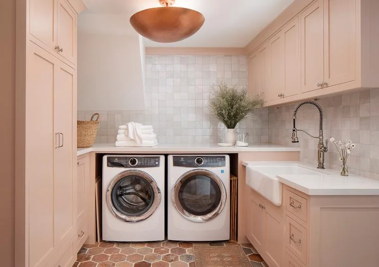 A laundry room in a U-shape.