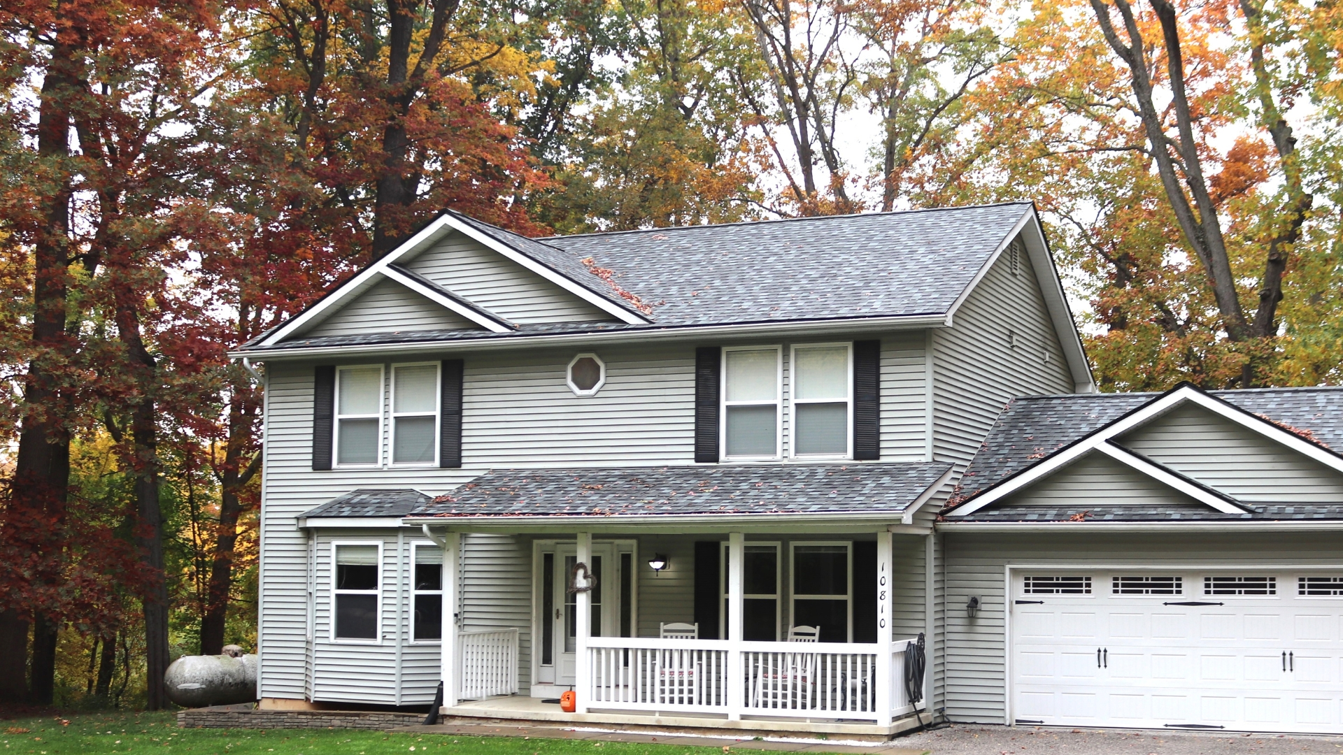 White House With Fall Leaves Around It With Beautiful Roof