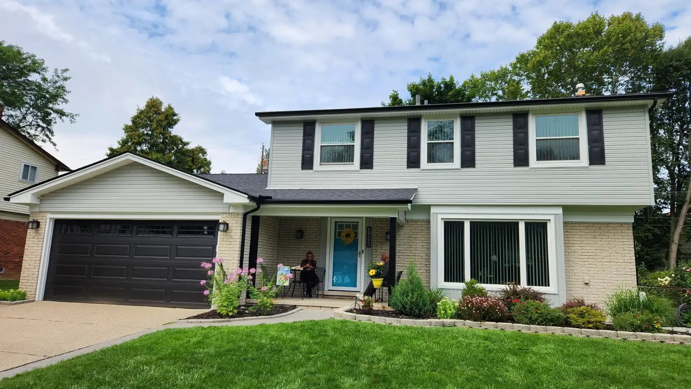 Beautiful house with tan vinyl siding